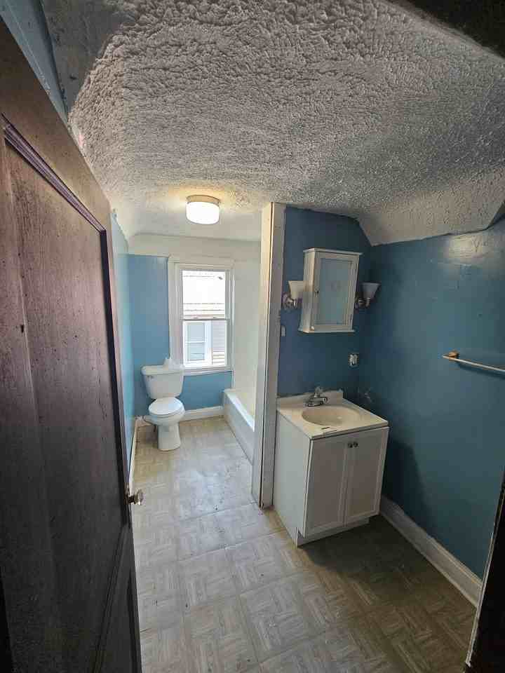250 Helen Ave #1 - Photo 4 of 13