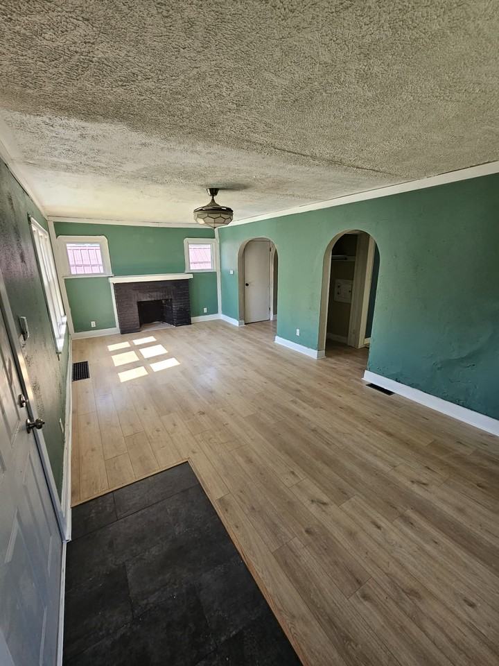 250 Helen Ave #1 - Photo 5 of 13