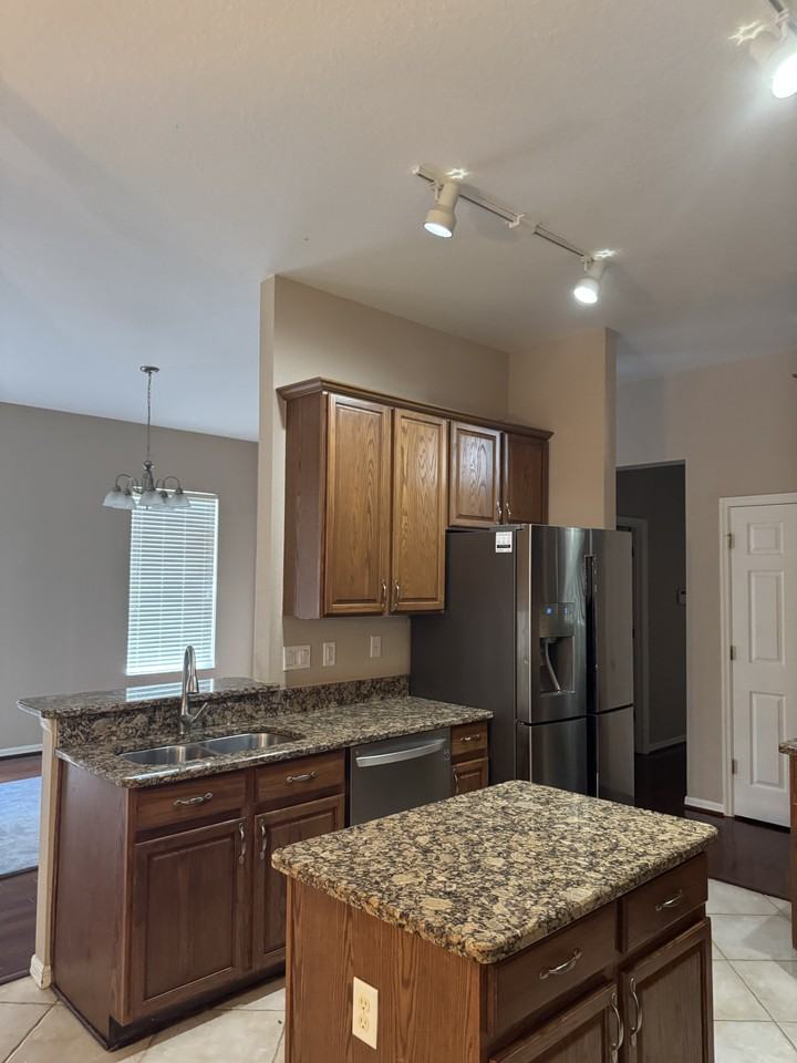 468 Pinewood Dr #1 - Photo 3 of 12