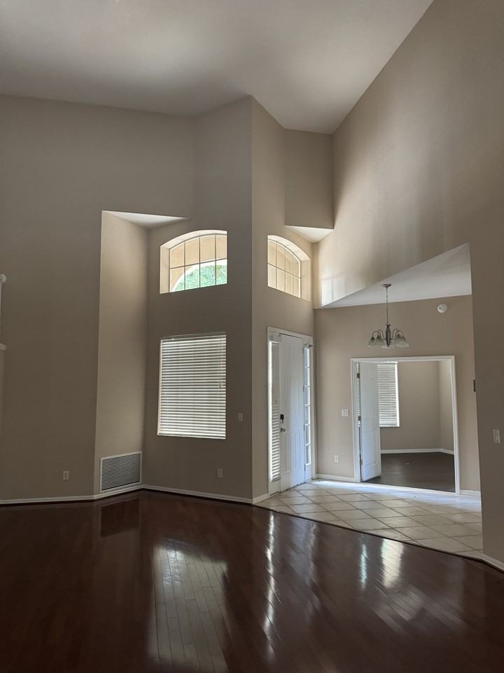 468 Pinewood Dr #1 - Photo 4 of 12