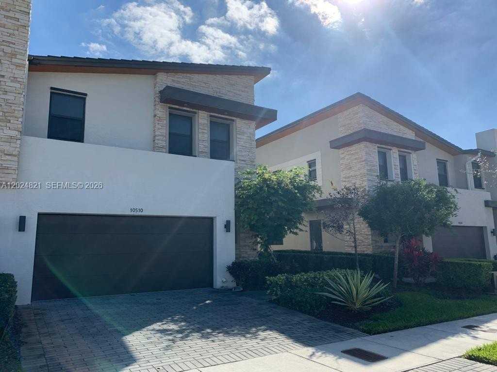 10510 Nw 78th Ter #10510 - Photo 2 of 16