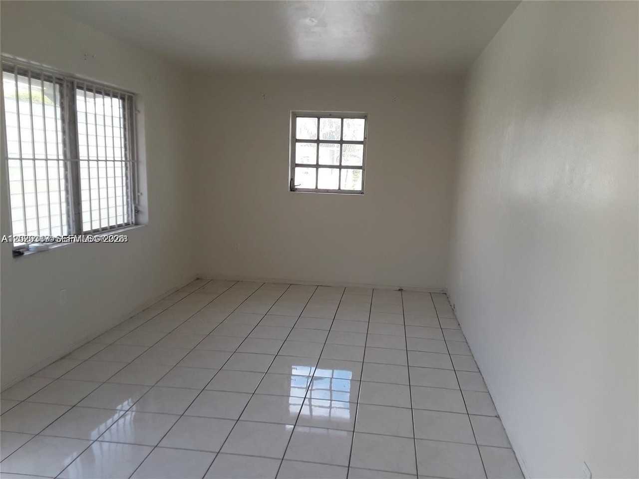 236 Madeira Ave #6 - Photo 4 of 7