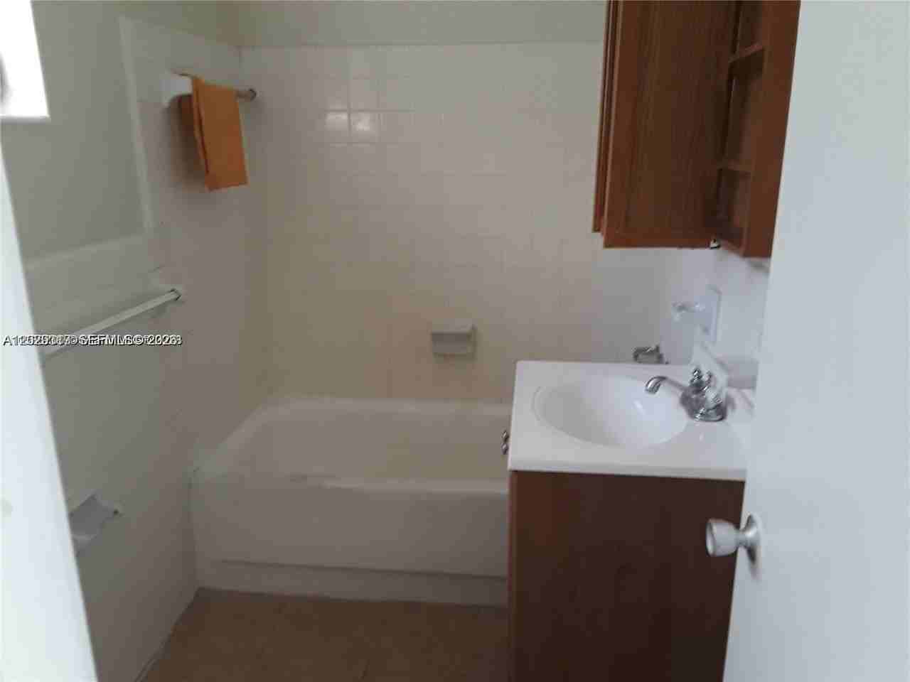 236 Madeira Ave #6 - Photo 7 of 7