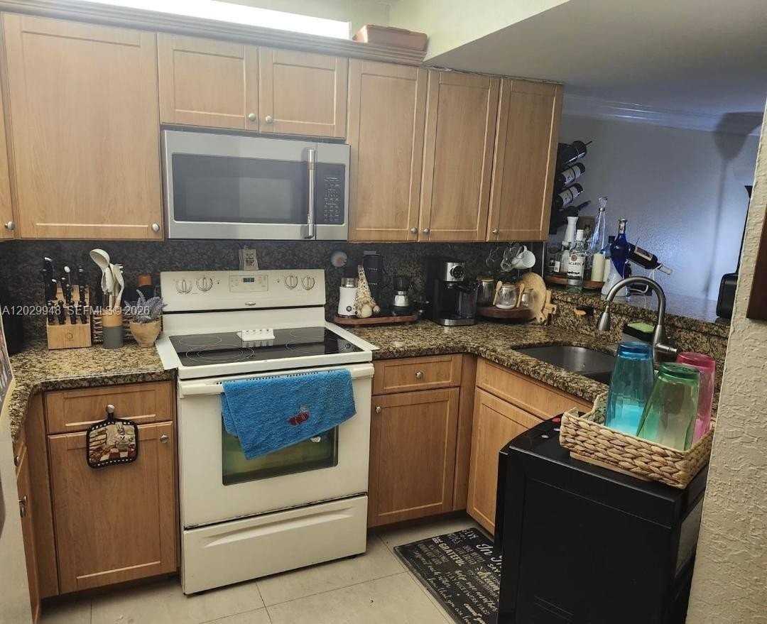 240 W 68th St #202 - Photo 4 of 9