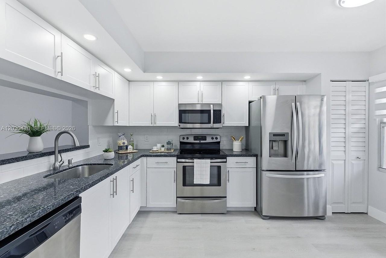 550 Sw 138th Ave #206K - Photo 2 of 43