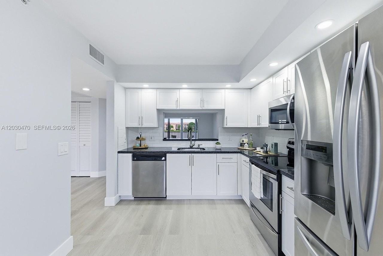 550 Sw 138th Ave #206K - Photo 3 of 43