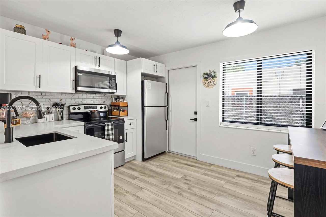11002 Ne 13th Ave - Photo 4 of 25
