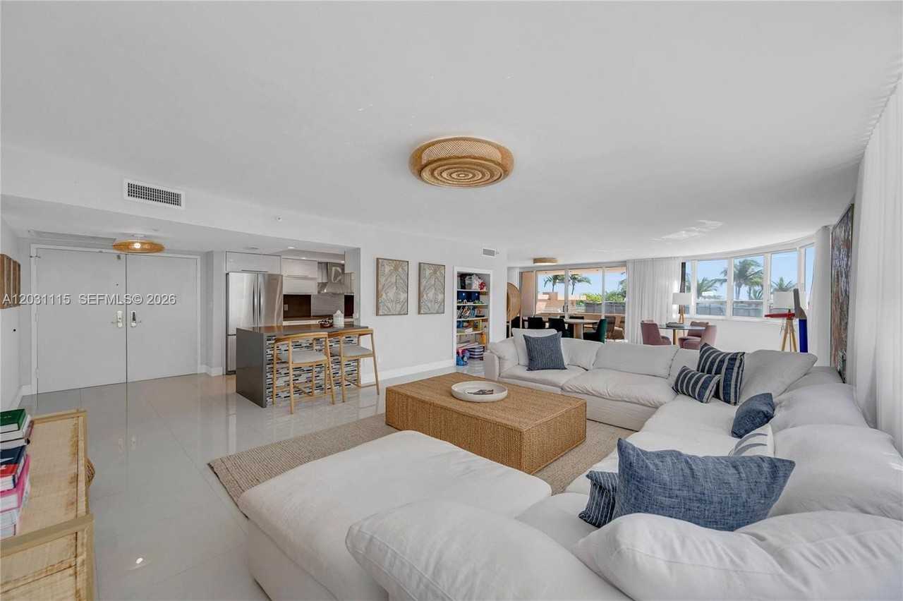 10175 Collins Ave #102 - Photo 4 of 33