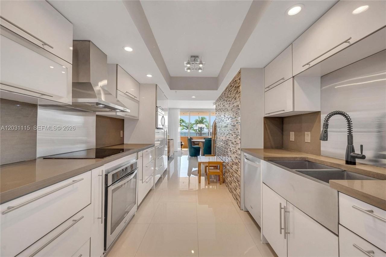 10175 Collins Ave #102 - Photo 7 of 33