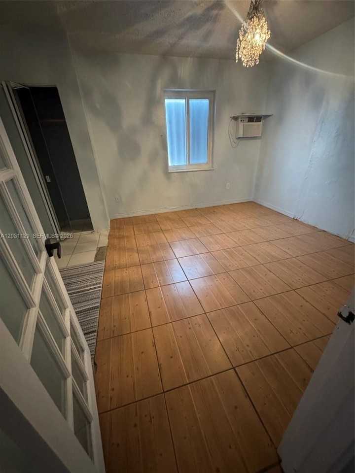 1120 Sw 73rd Ave - Photo 7 of 17