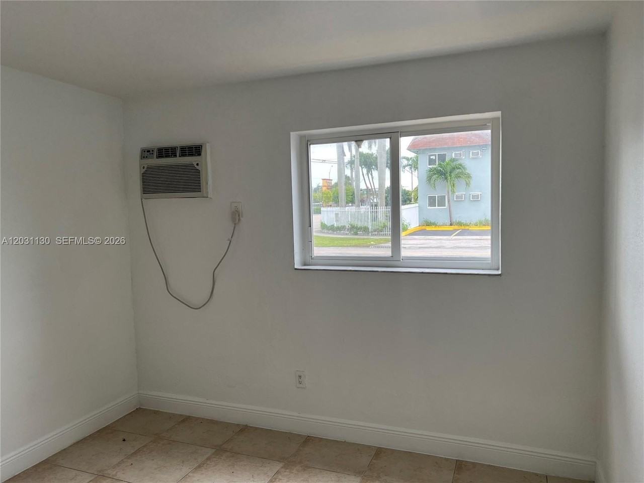 880 Ne 18th Ave #3 - Photo 5 of 11