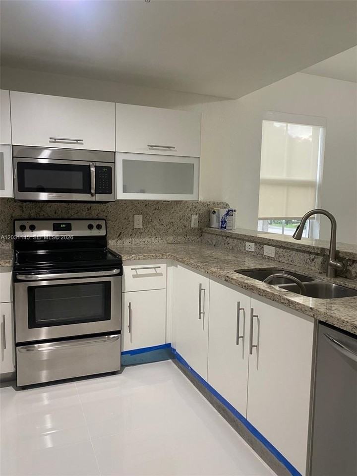 11201 Nw 83rd St #202 - Photo 4 of 13