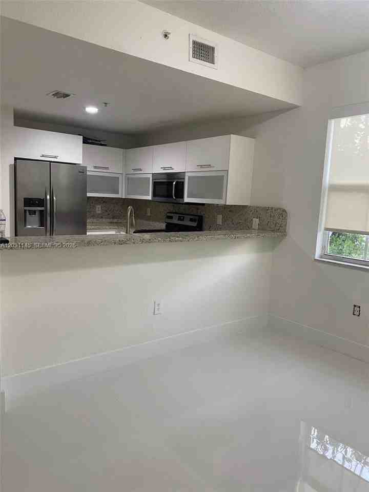 11201 Nw 83rd St #202 - Photo 5 of 13
