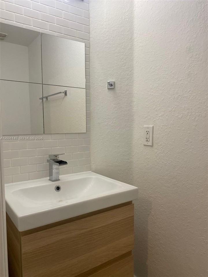 11201 Nw 83rd St #202 - Photo 7 of 13