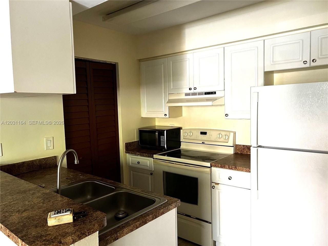 1239 Sw 46th Ave #905 - Photo 2 of 21