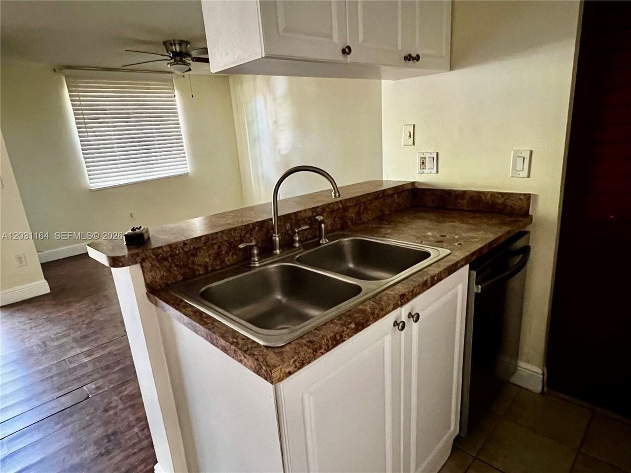 1239 Sw 46th Ave #905 - Photo 5 of 21
