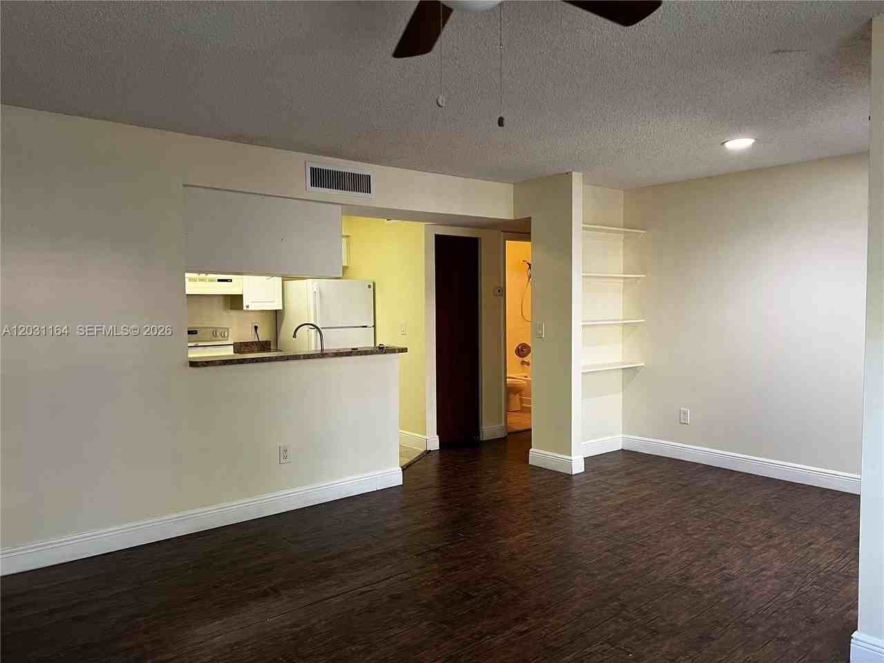 1239 Sw 46th Ave #905 - Photo 7 of 21