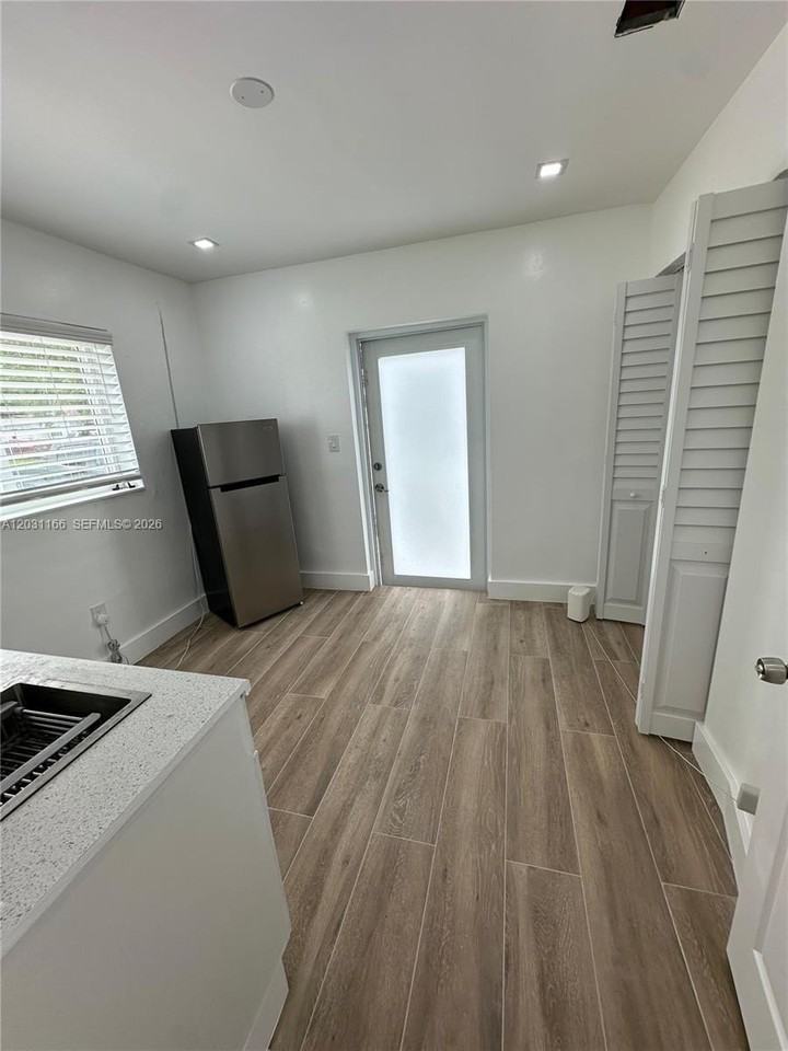 14510 Sw 105th Ave #1 - Photo 2 of 10