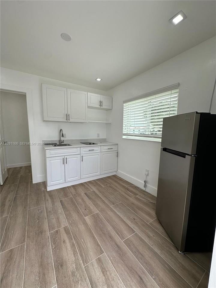 14510 Sw 105th Ave #1 - Photo 4 of 10