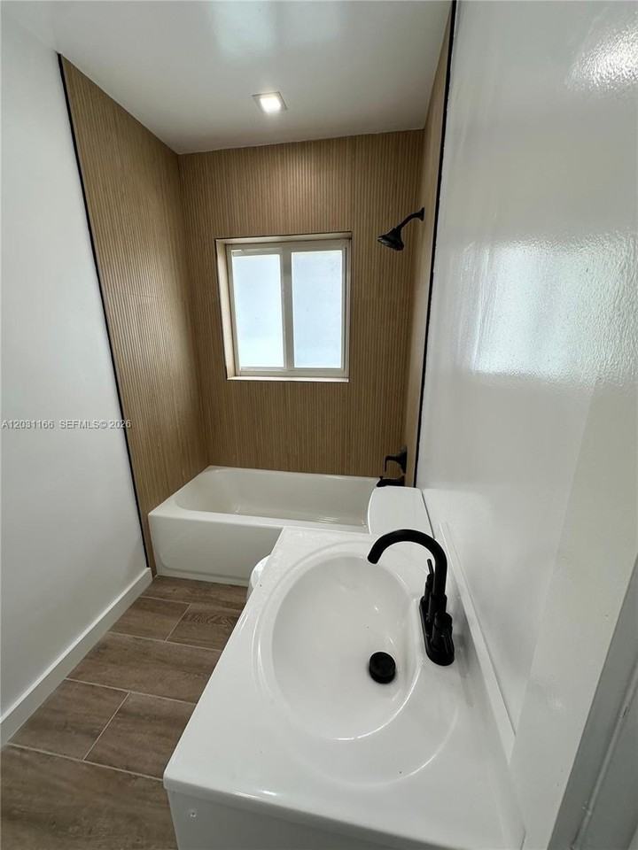 14510 Sw 105th Ave #1 - Photo 5 of 10