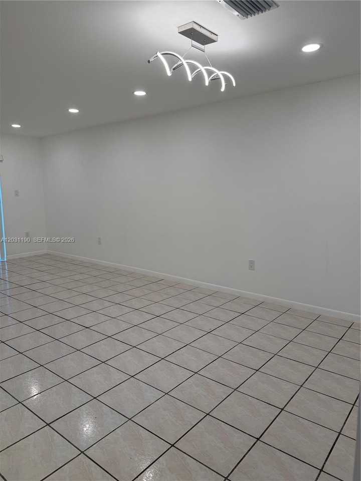 10609 Nw 8th St - Photo 3 of 27