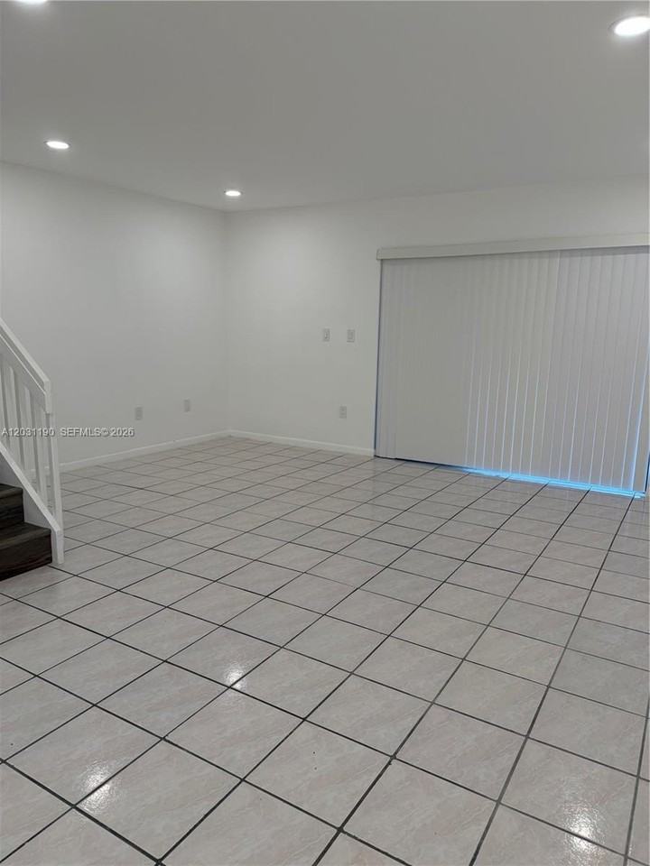 10609 Nw 8th St - Photo 5 of 27