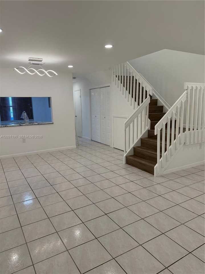 10609 Nw 8th St - Photo 7 of 27