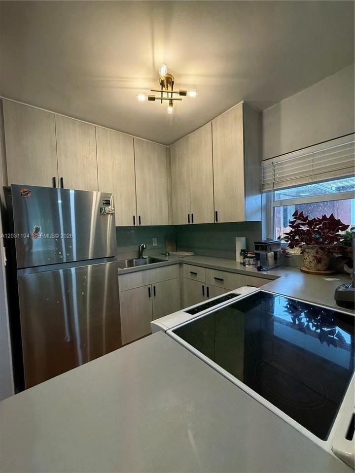 1155 Ne 111th St #E - Photo 4 of 16