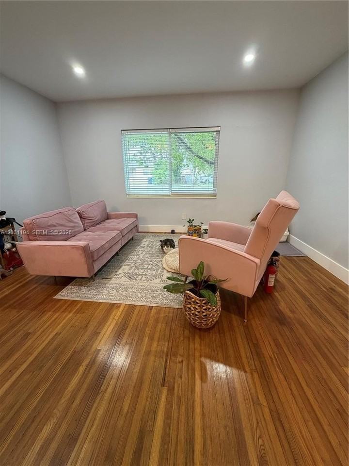 1155 Ne 111th St #E - Photo 7 of 16