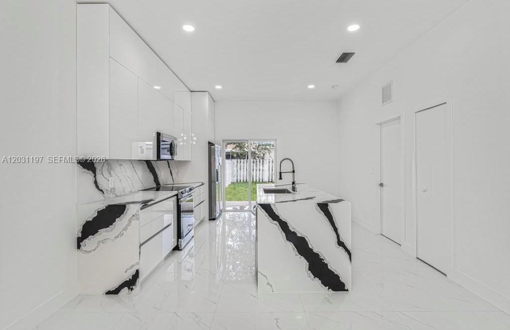 2419 Nw 97th St #B - Photo 3 of 19