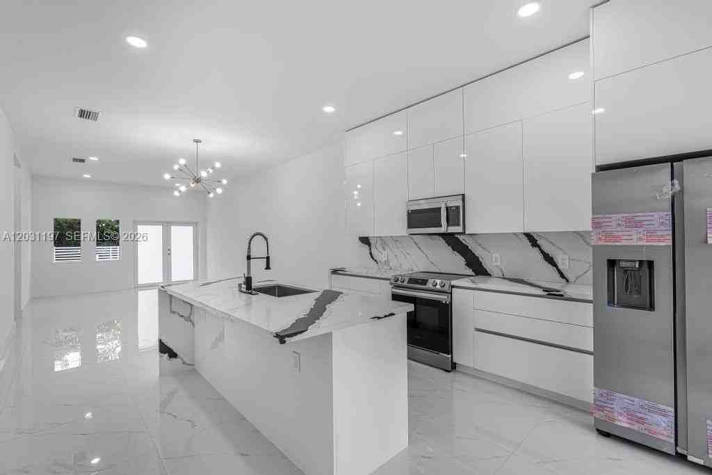 2419 Nw 97th St #B - Photo 4 of 19