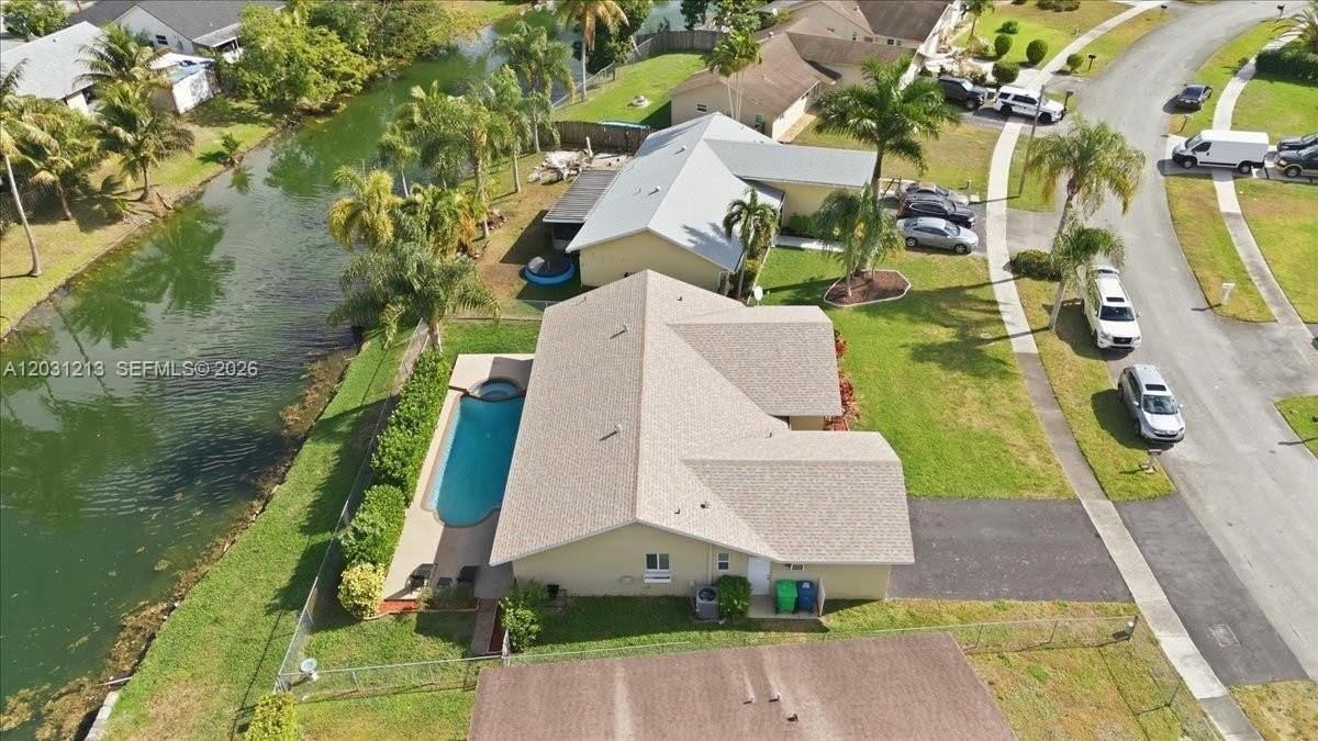 9349 Nw 47th St - Photo 4 of 46