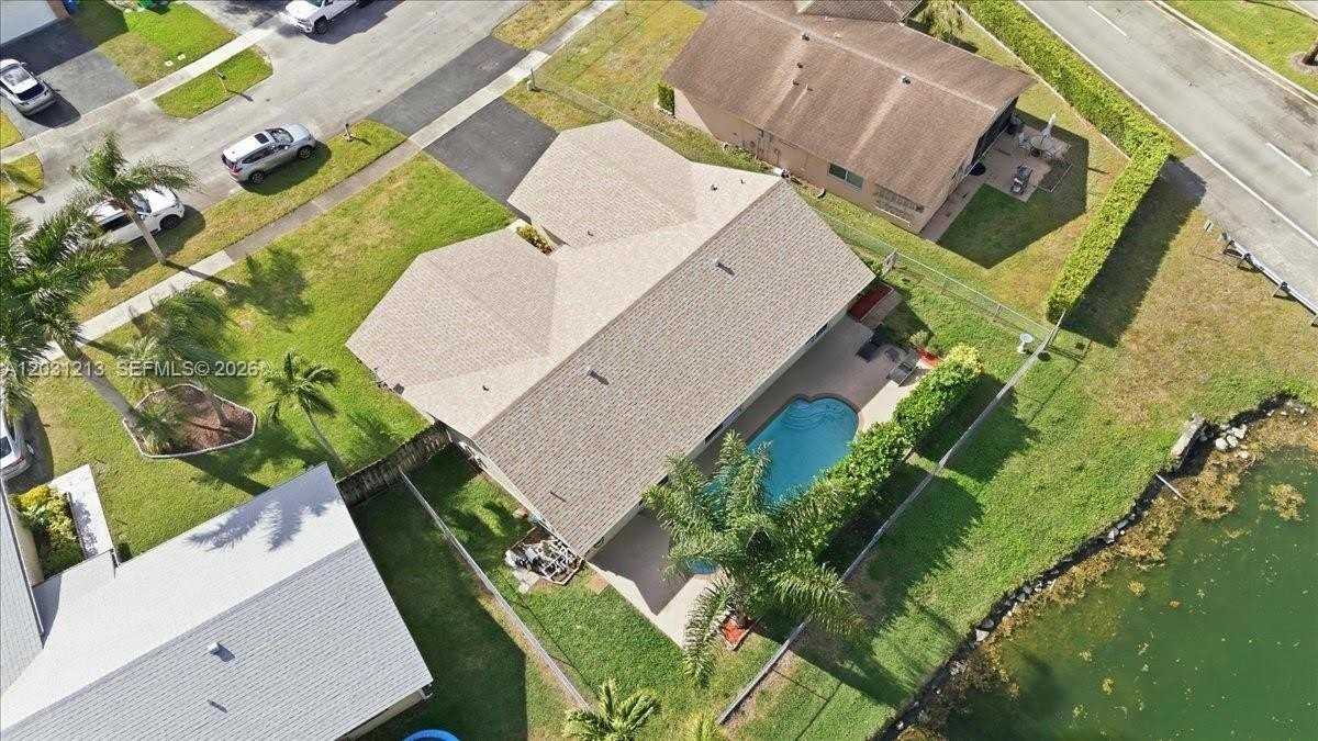 9349 Nw 47th St - Photo 5 of 46