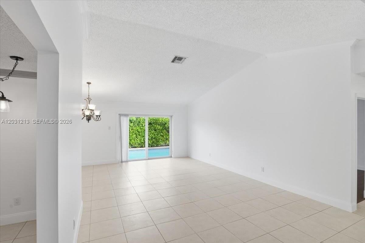 9349 Nw 47th St - Photo 7 of 46