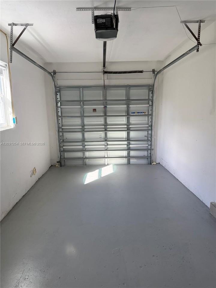 9020 Sw 56th Ter - Photo 6 of 15