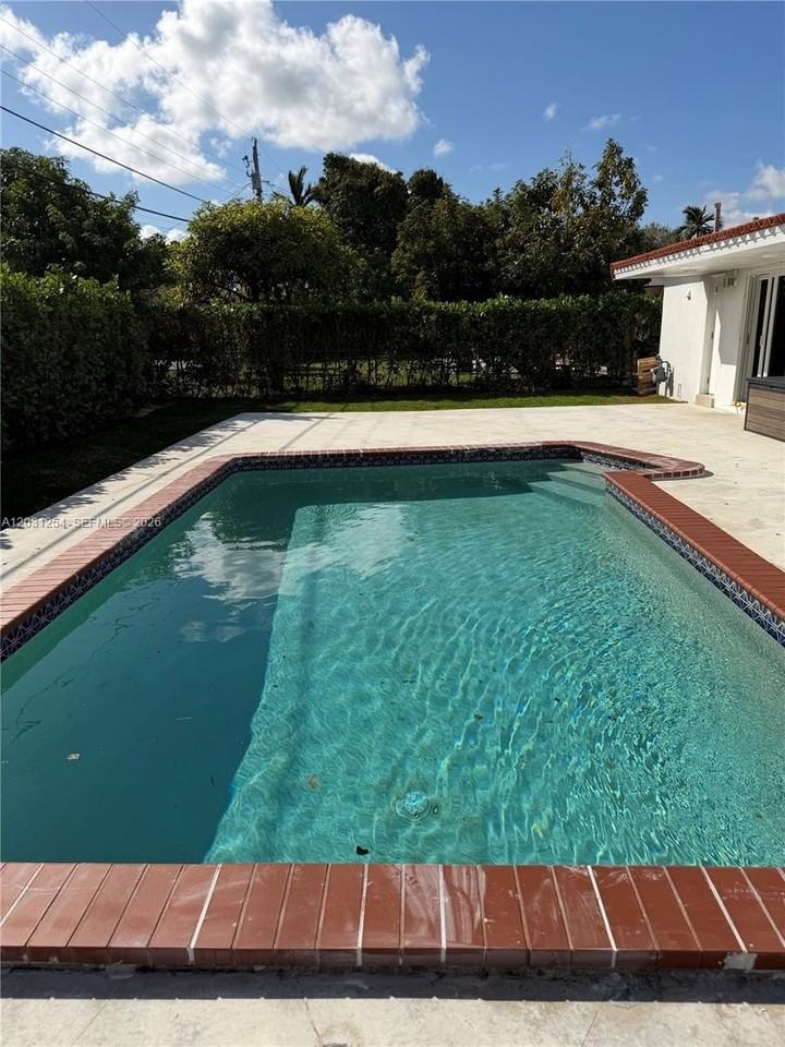 9020 Sw 56th Ter - Photo 7 of 15