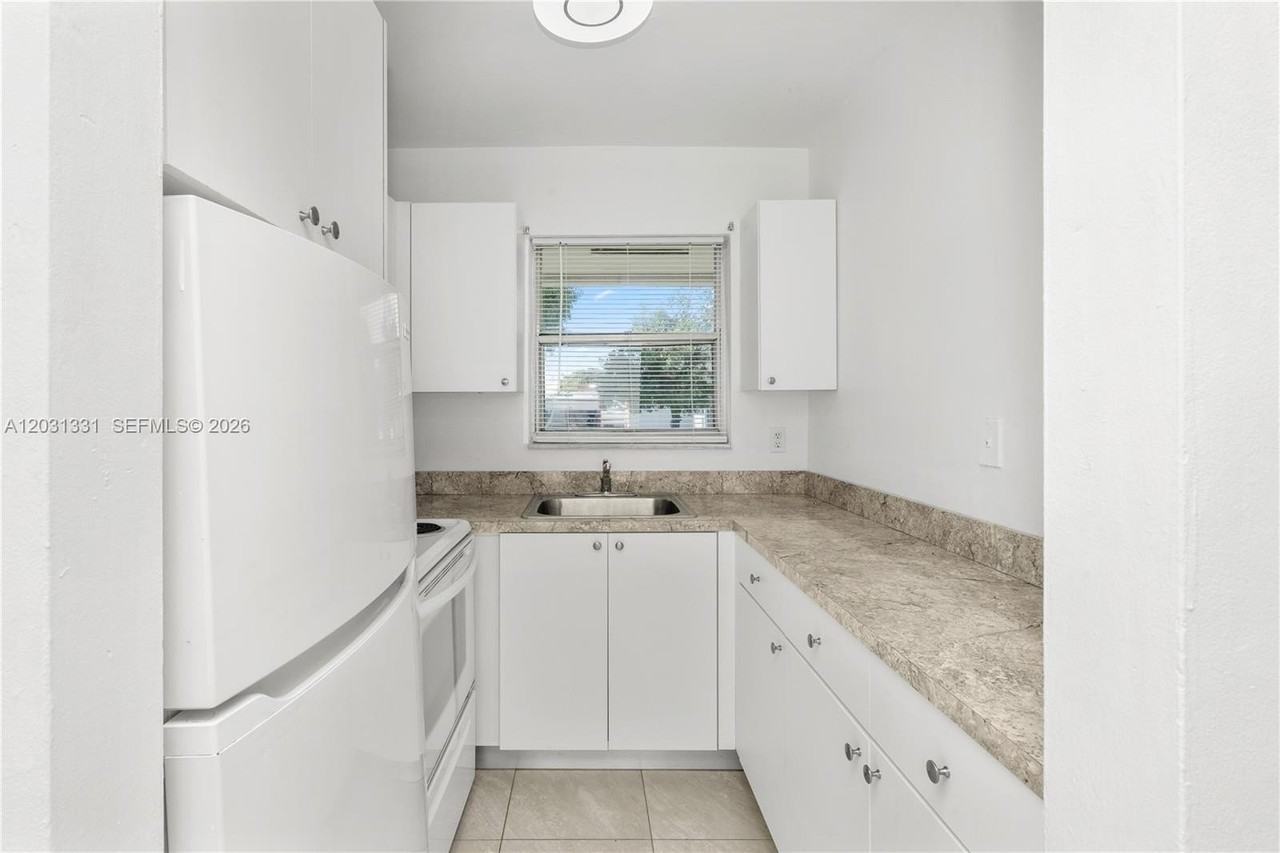 856 Sw 10th St #1 - Photo 7 of 15