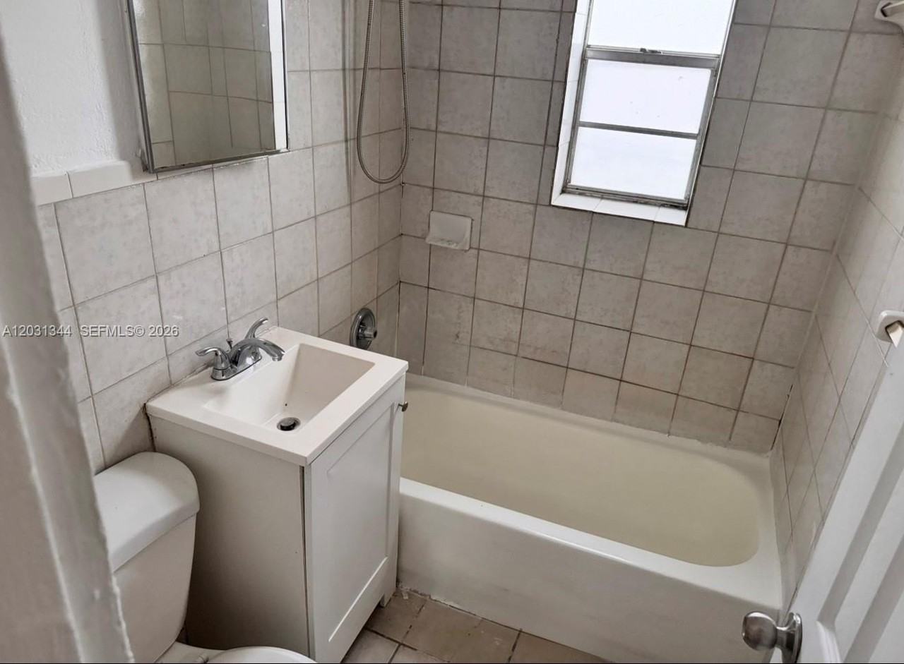 1601 Nw 62nd St #26 - Photo 5 of 7