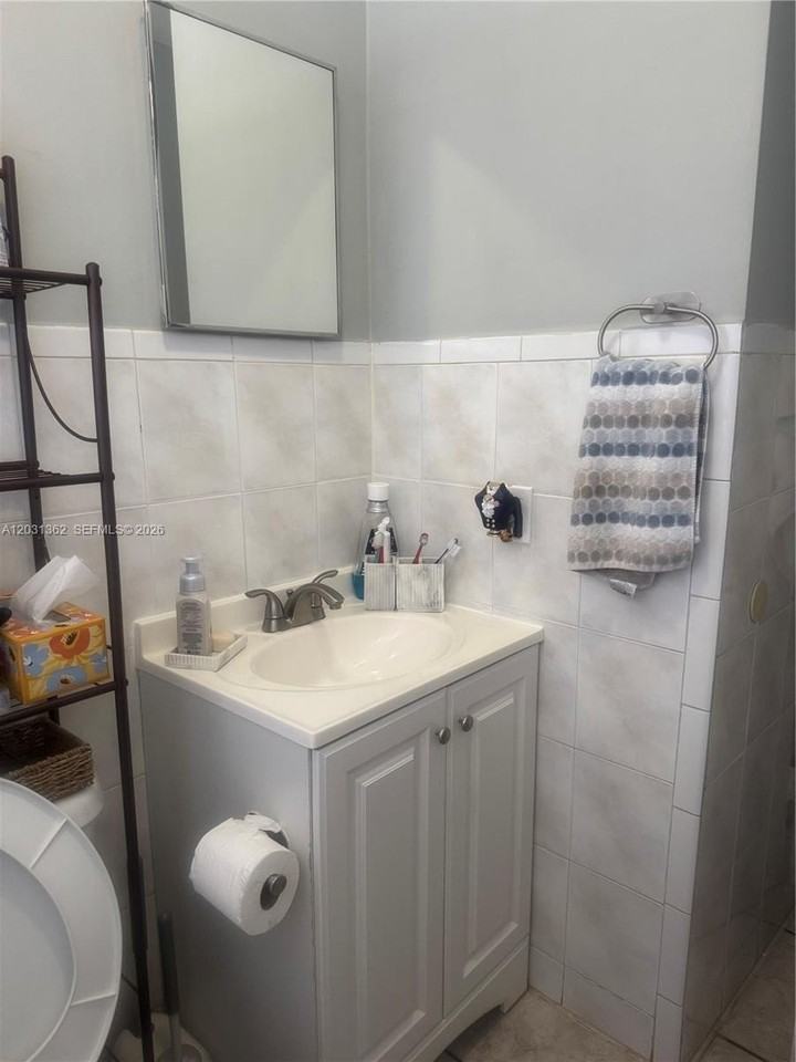 11352 Sw 3rd St #B - Photo 4 of 11