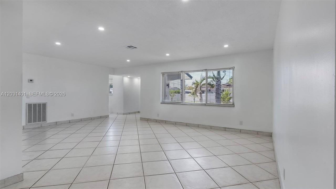 9741 Nw 5th St #9741 - Photo 4 of 37