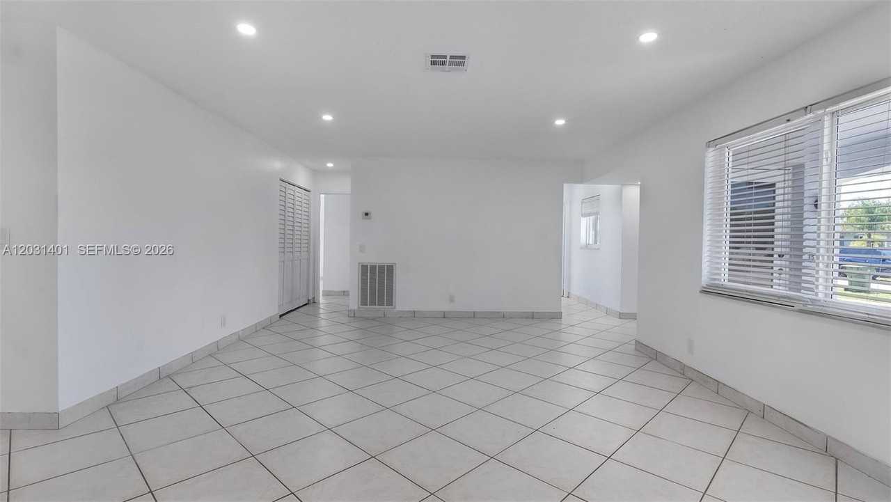 9741 Nw 5th St #9741 - Photo 5 of 37