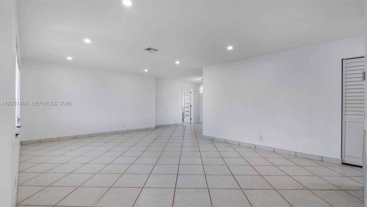 9741 Nw 5th St #9741 - Photo 6 of 37