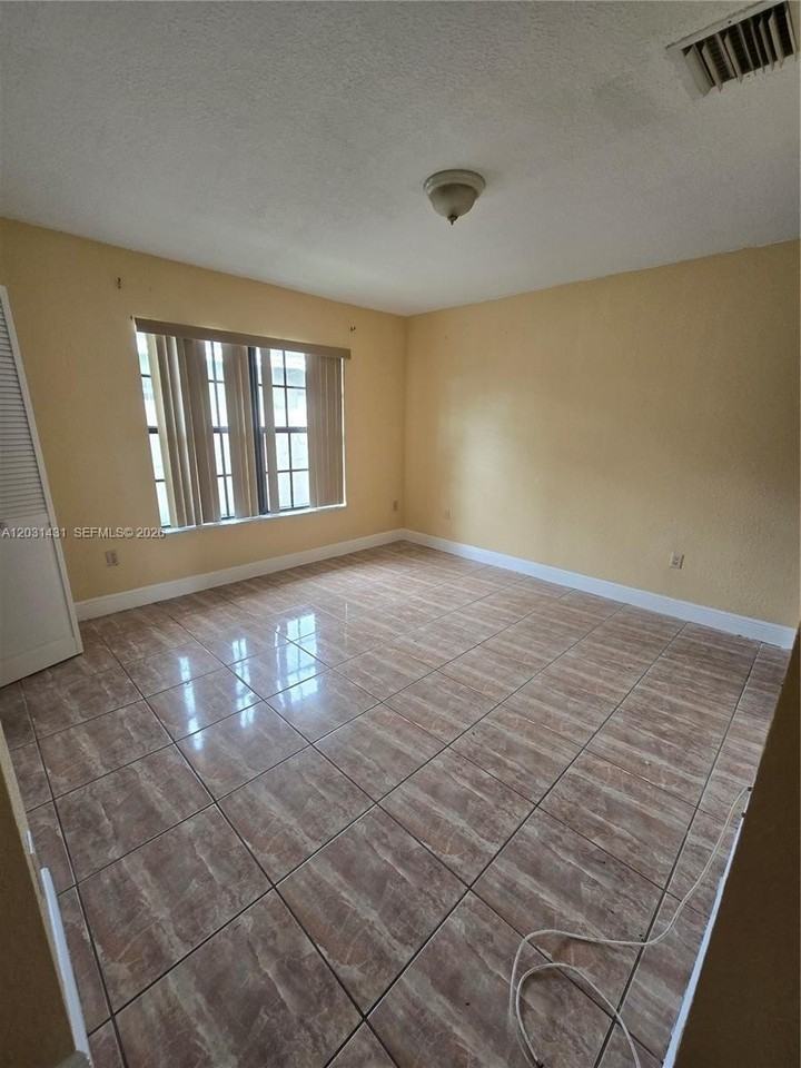 313 Nw 97th St #313 - Photo 7 of 16