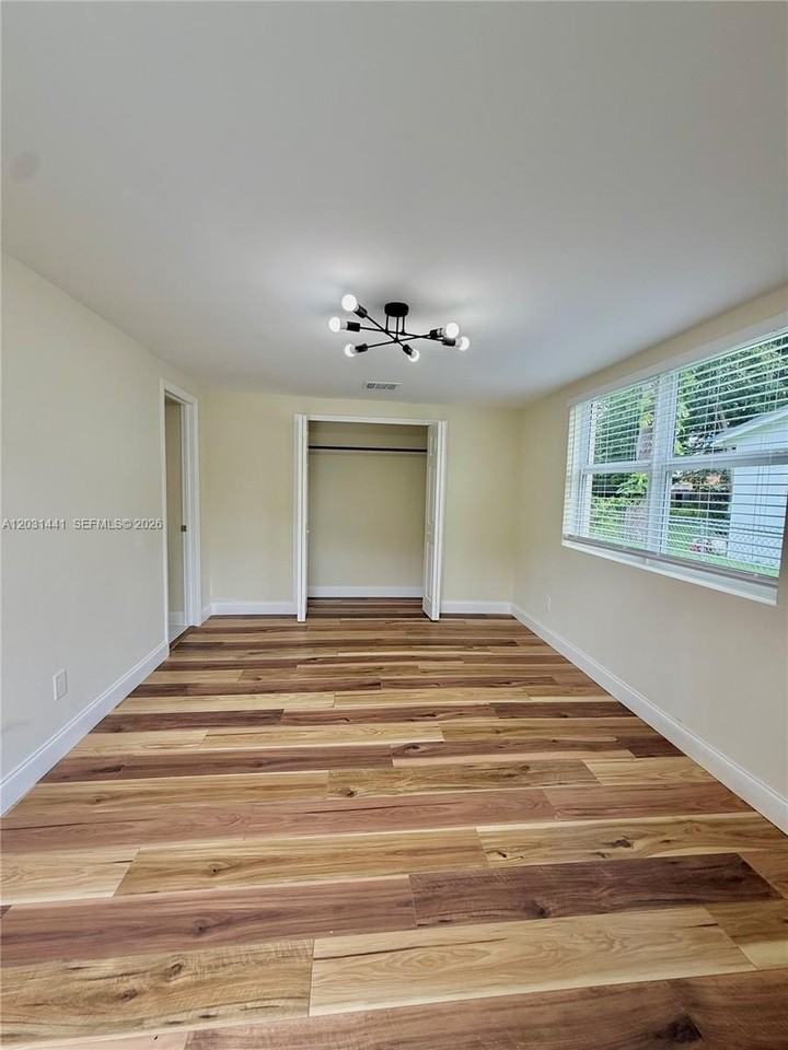 124 Harvard Rd - Photo 7 of 21