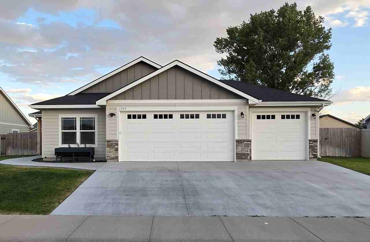 1105 Sw Camille Dr #1 - Photo 2 of 24