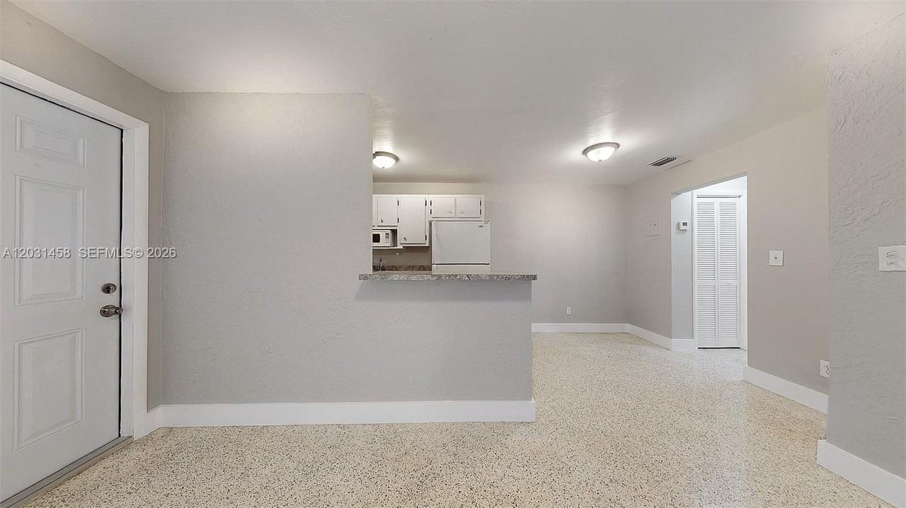 40 W 10th St #3 - Photo 5 of 24