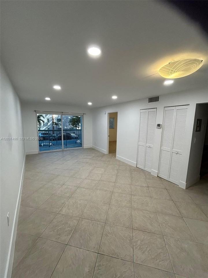 2920 Sw 28th Ter #202 - Photo 5 of 27