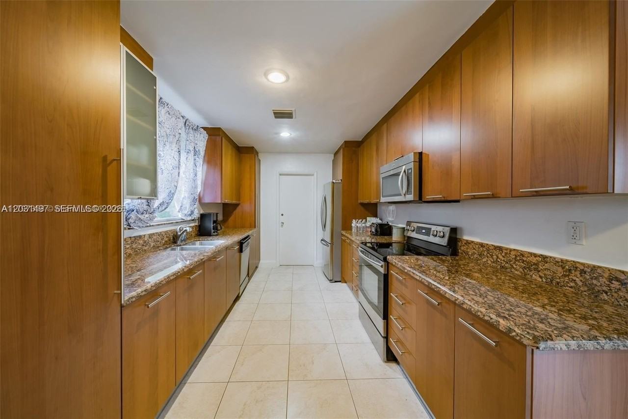 4410 Buchanan St - Photo 5 of 50