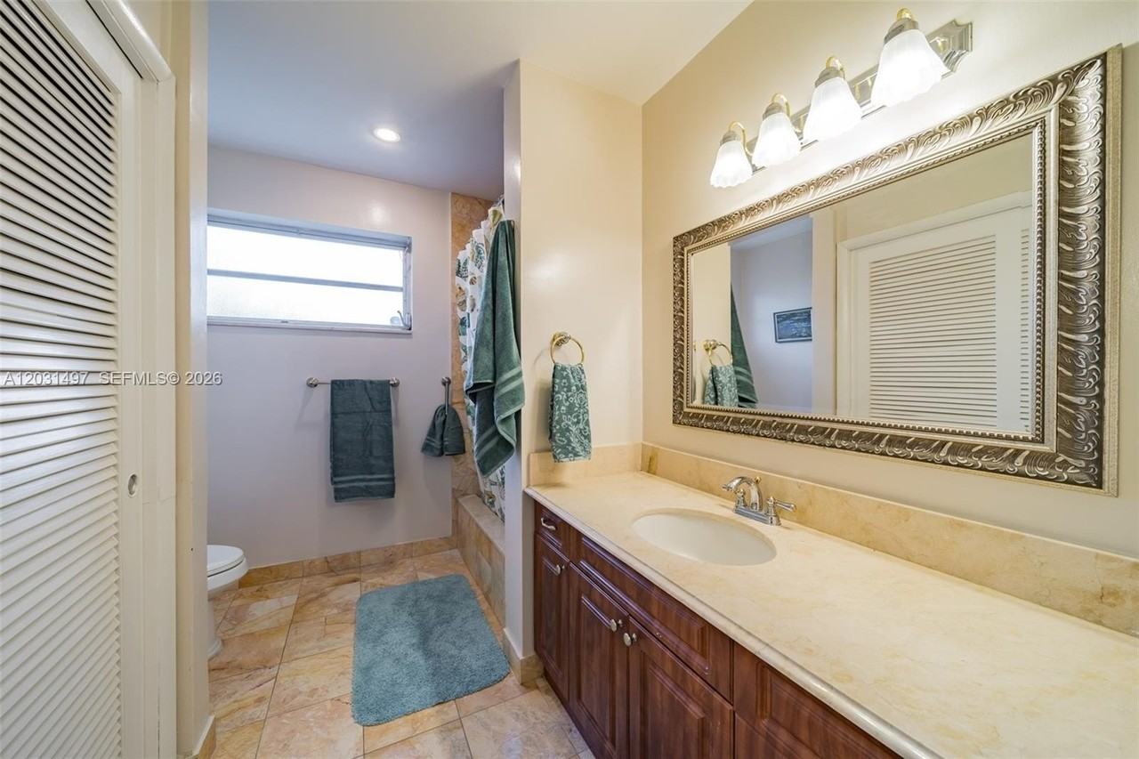 4410 Buchanan St - Photo 7 of 50