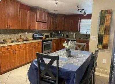 3220 Nw 16th St #1 - Photo 5 of 11